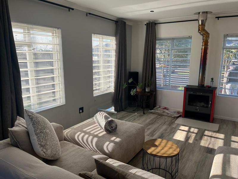 To Let 3 Bedroom Property for Rent in Uitzicht Western Cape